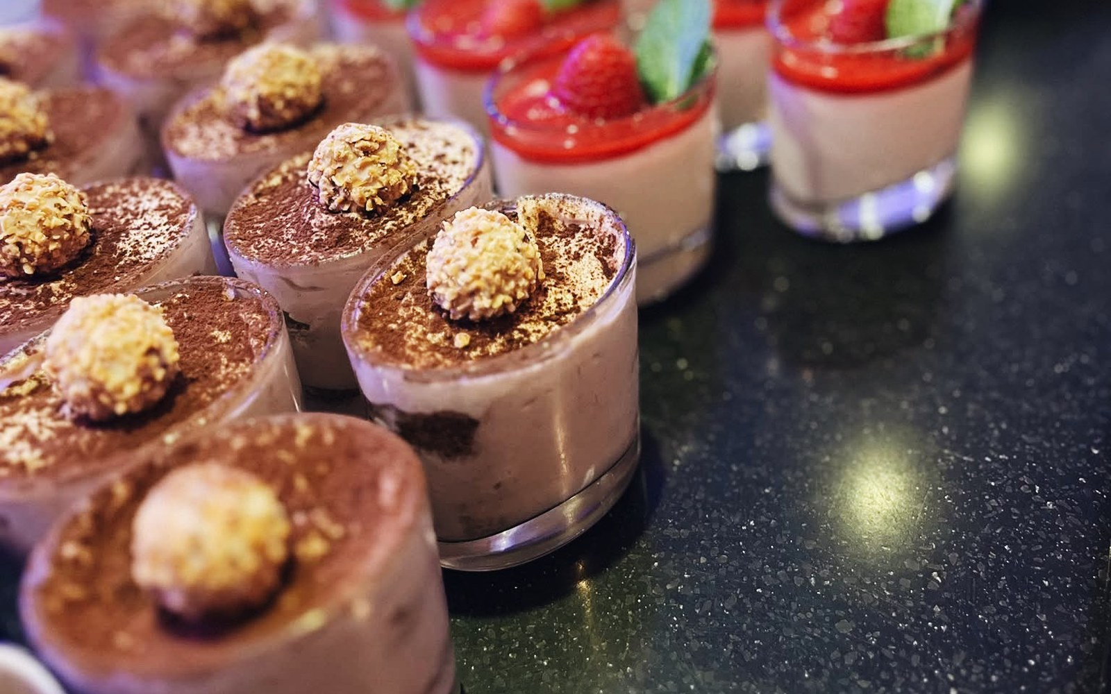 Tiramisù und Panna cotta im Glas bei Buonissimo Neu-Ulm
